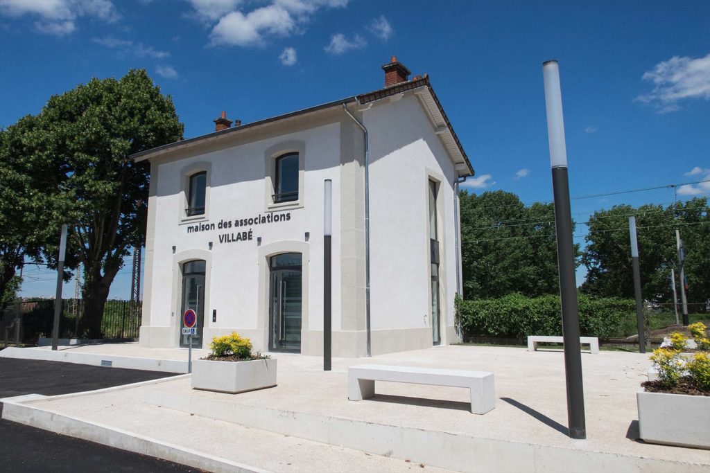 La maison des associations de Villabé dans l'ancien bâtiment voyageurs de la gare de Villabé (travaux de rénovation réalisés en 2016)