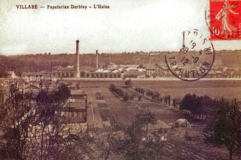 Carte postale du début du XXème siècle : La papeterie Darblay de Villabé, vue depuis le côteau du village au début du XX° siècle