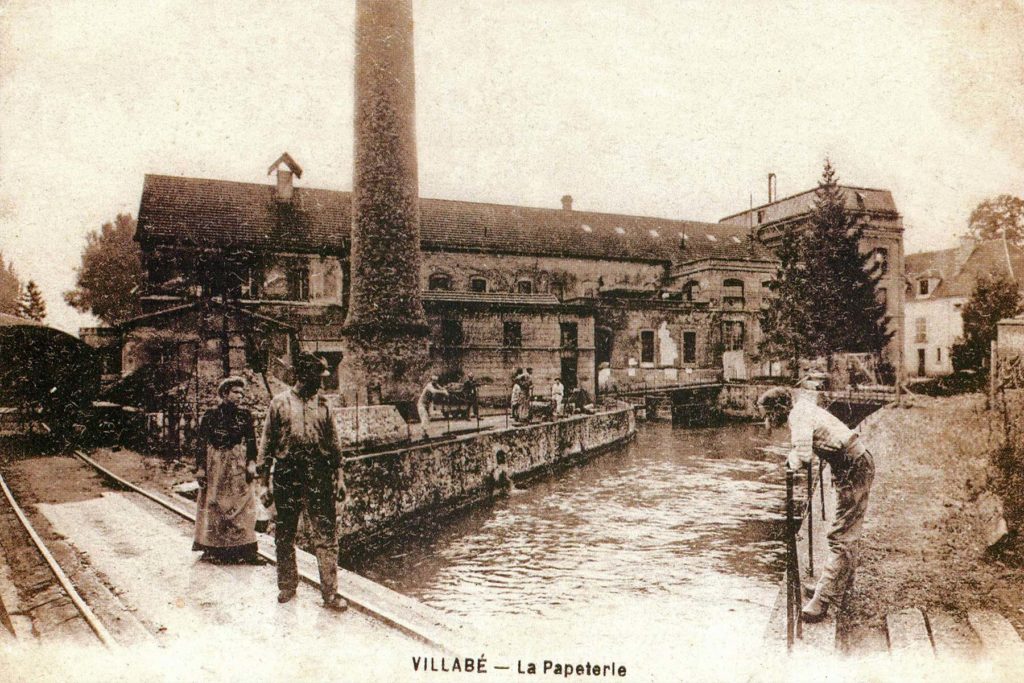 Carte postale du début du XXème siècle : La papeterie de Moulin-Galant (Villabé) construite à la fin du XIXe siècle à la place de l'ancienne manufacture de cuivre