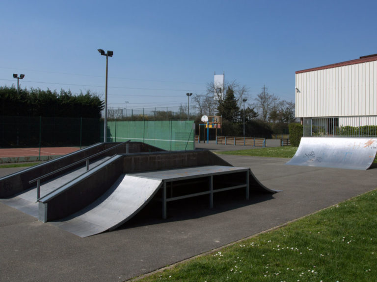 Skatepark de Villabé, proche du complexe sportif Paul Poisson